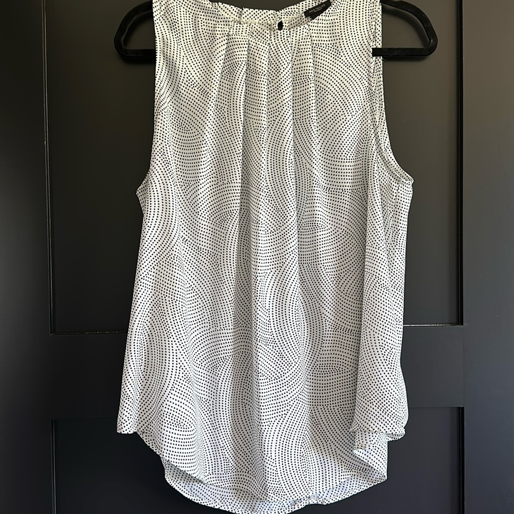 Ladies sleeveless top